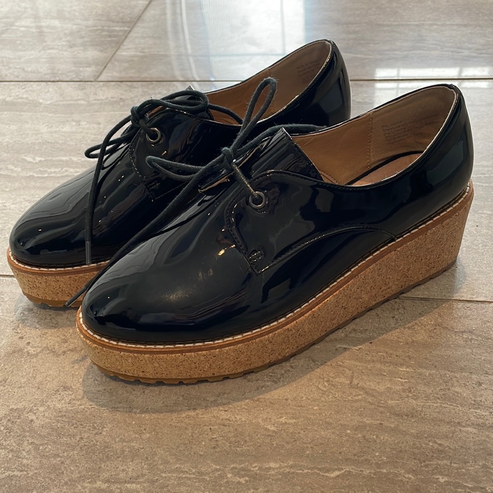 EUC Shellys London Platform Oxfords size 7.5 (38)